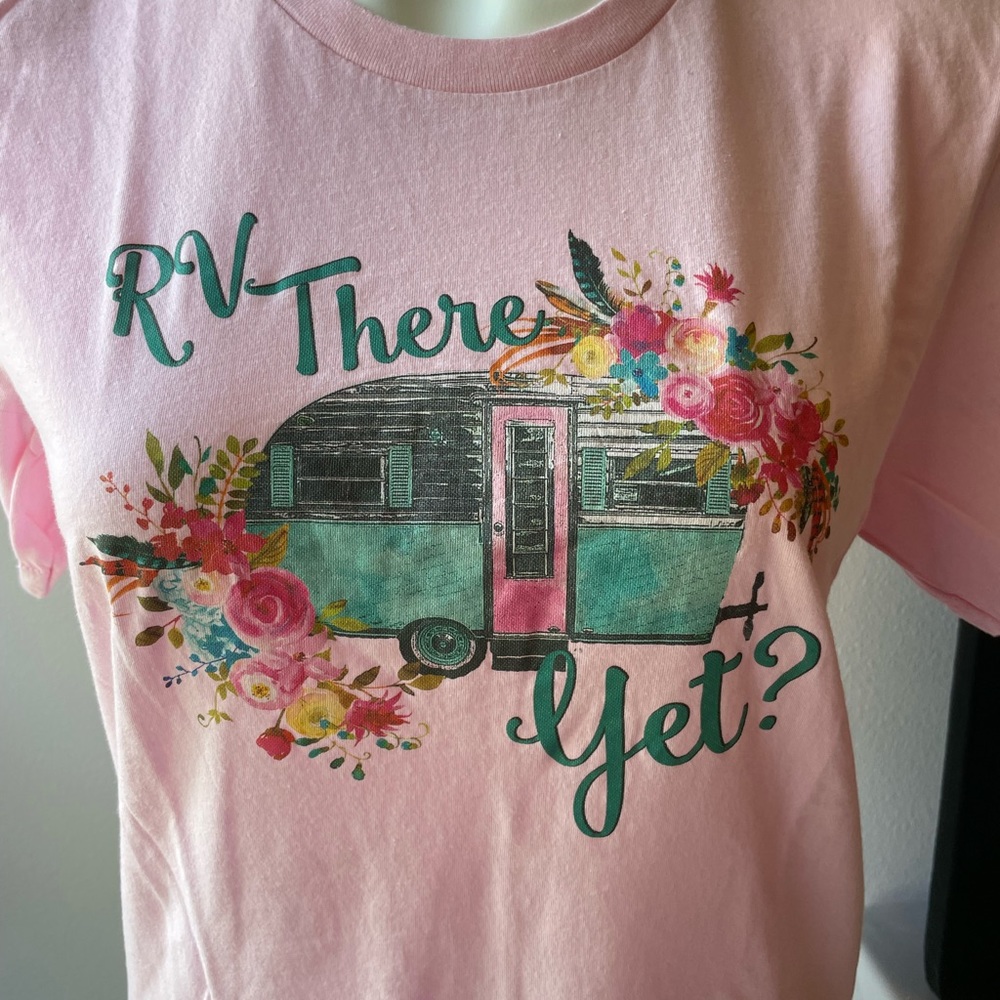 3/$10 - RV there yet graphic tee. EUC.  Worn once. Women’s medium.